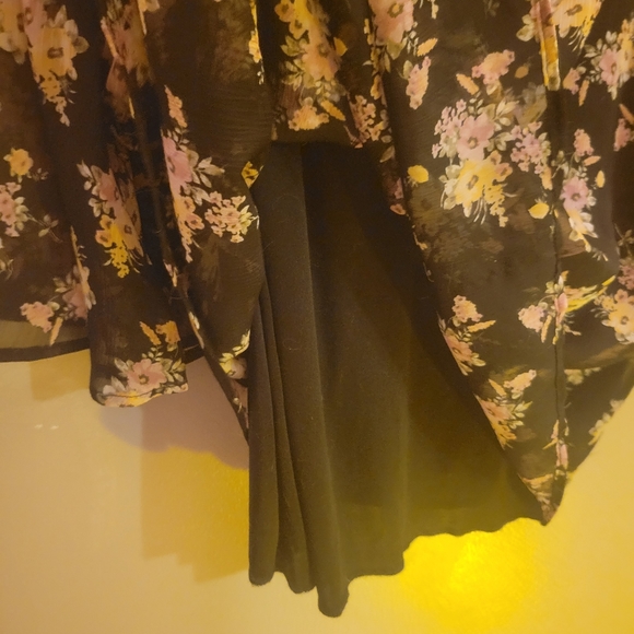 Short Black and Floral Dress. Size 2X - Picture 5 of 5